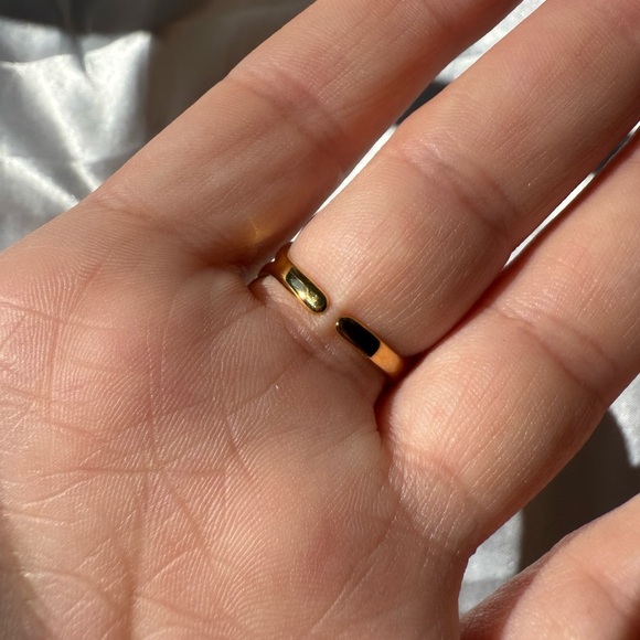 Zara adjustable waterproof casual Gold Flower Ring with Crystals - Picture 3 of 10